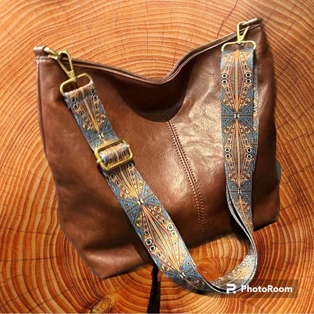 Hobo Crossbody w Boho Guitar Stra
- Coffee NWT